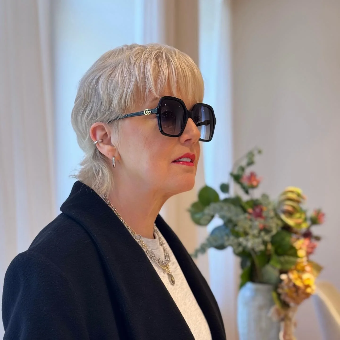 ✨ Zeitlose Eleganz trifft auf modernes Design - die neue Sonnenbrille von @gucci unterstreicht den Look auf ganz besondere Weise. ✨

#brillenatelier #stade #sonnenbrille #gucci #optiker