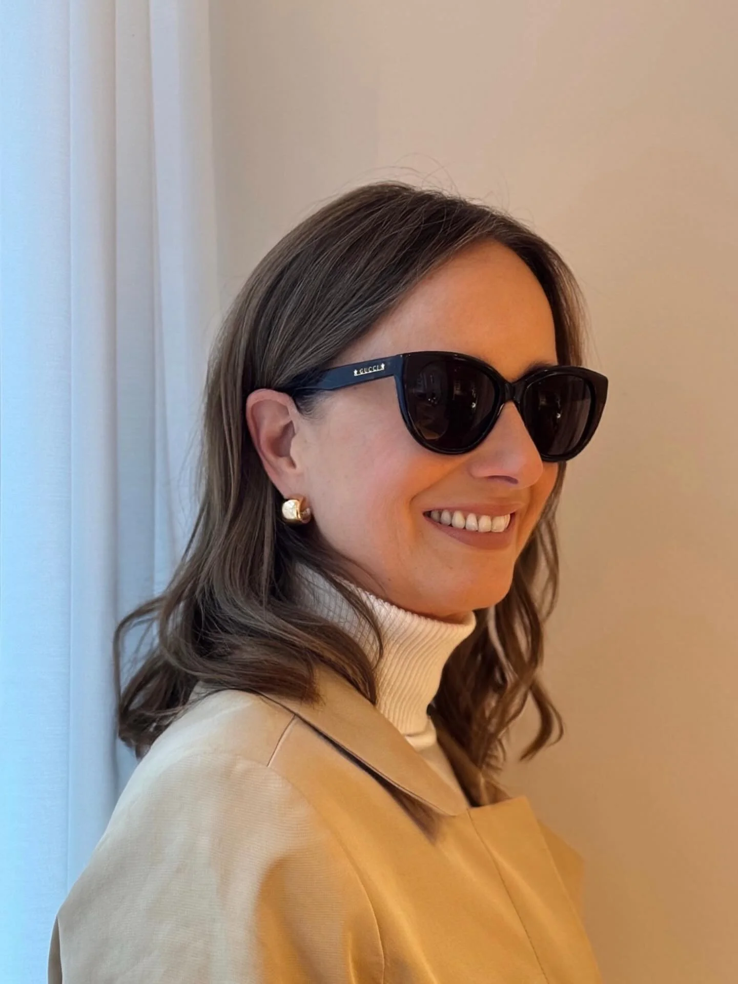 🕶️ Stil trifft Sonnenschutz ☀️

Mit der neuen Sonnenbrille von @gucci ist unsere liebe Kundin perfekt f&uuml;r sonnige Tage ausgestattet.
Elegantes Design, hochwertige Gl&auml;ser und ein Look, der einfach begeistert. ✨
Die Sonne kann kommen!

#Gucc