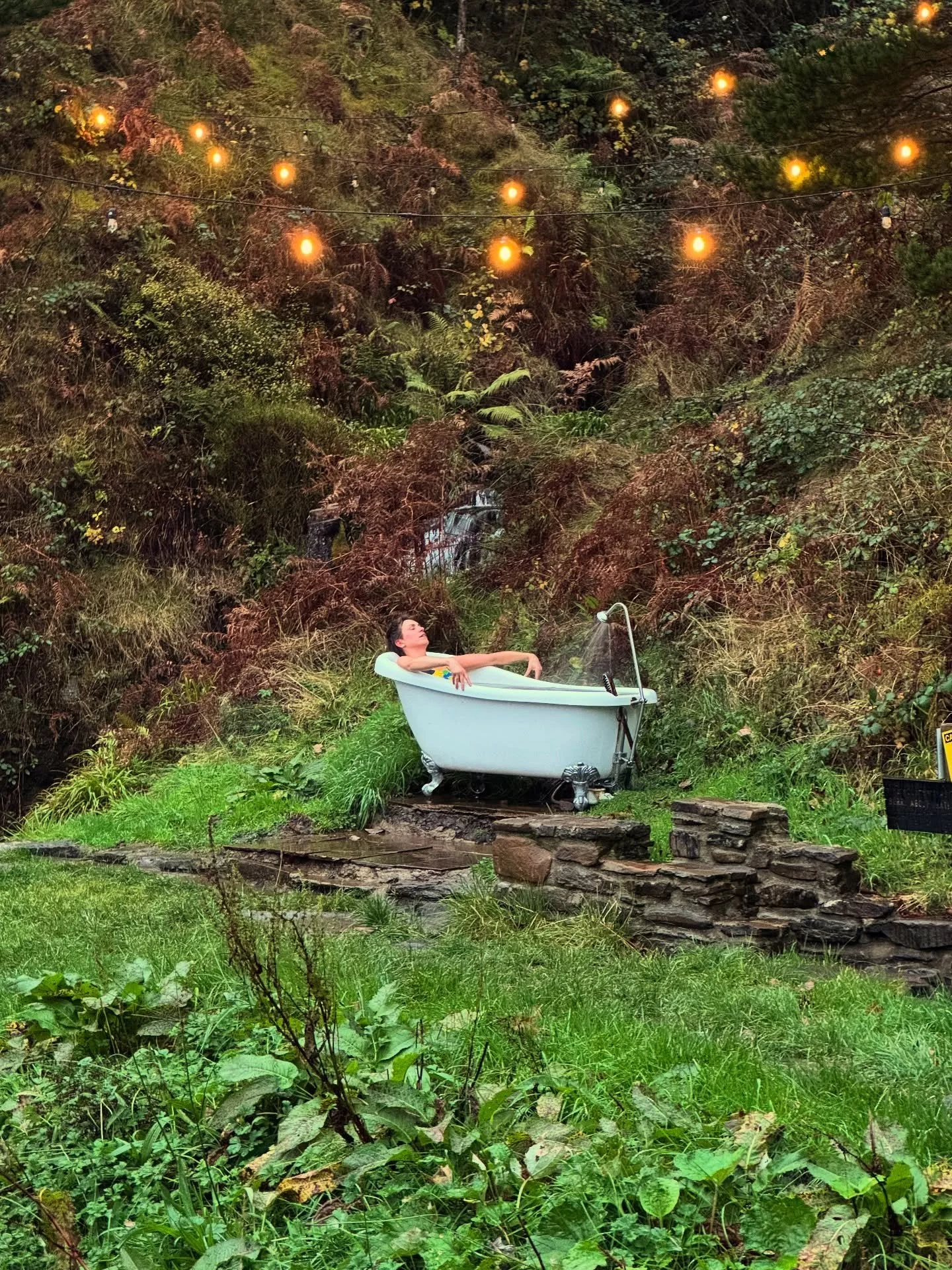 Found the perfect balance between wellness warrior and total wimp 🧊🛁✨

Cold-water dips are meant to boost mood, circulation, and all that good stuff&hellip; but let&rsquo;s be honest, I&rsquo;m only brave enough when there&rsquo;s a warm, glowing s