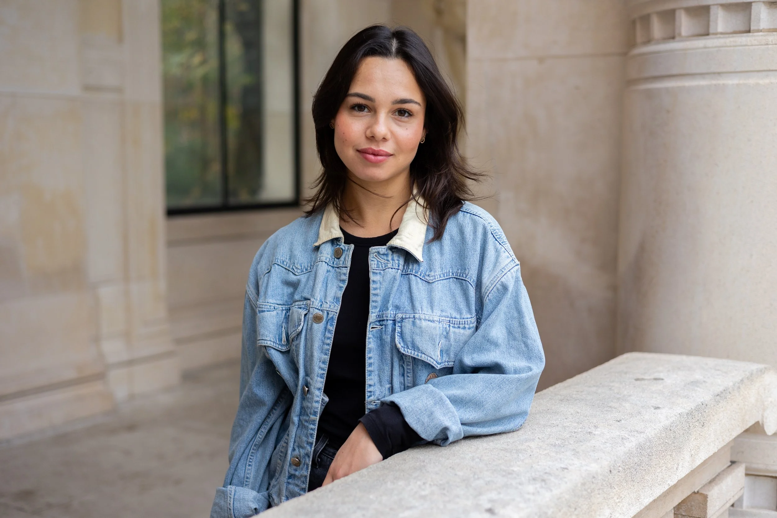 Book Comédienne Elise 2025-2.jpg