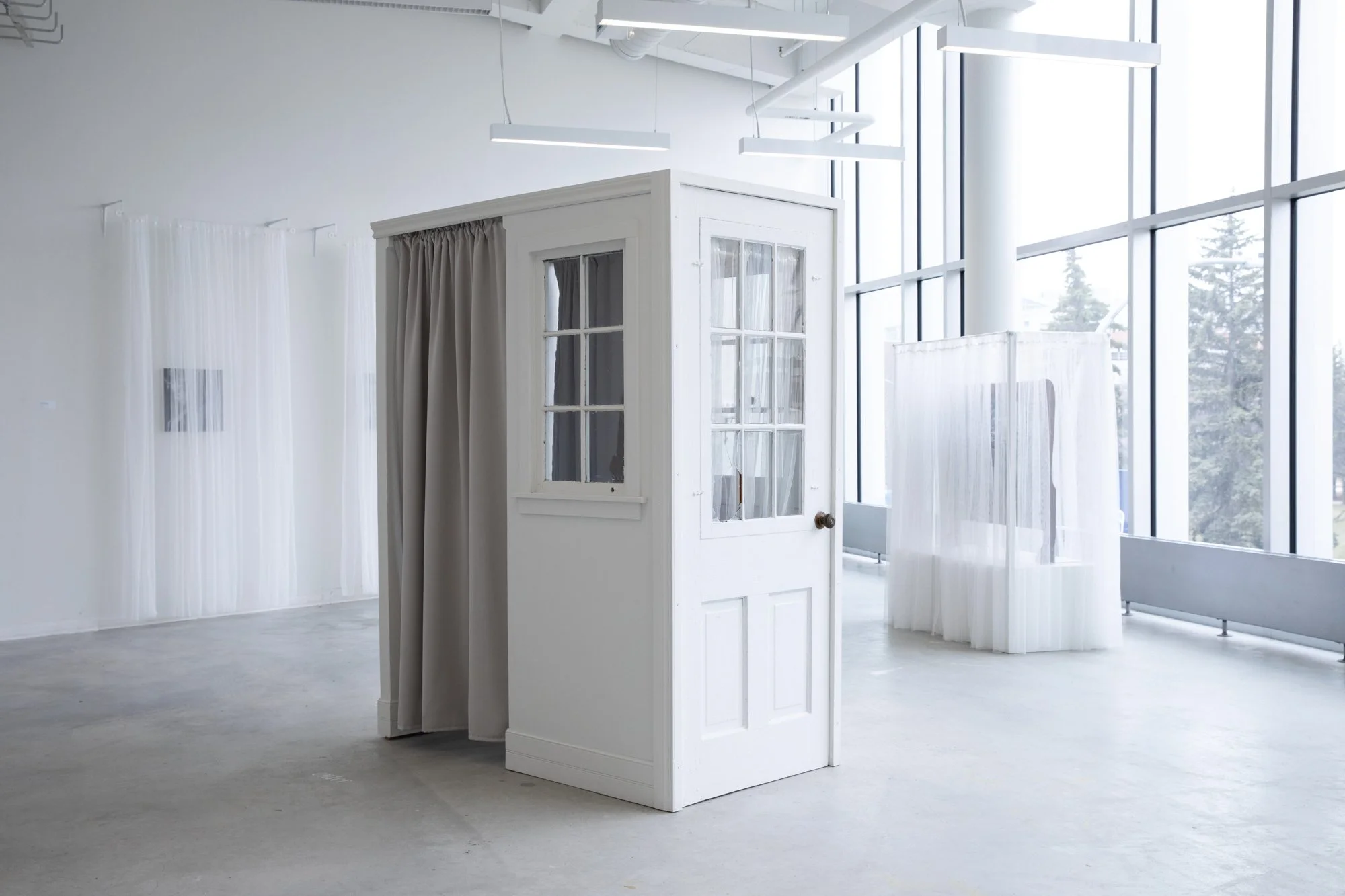 4.a_Sapphire Moon Moroz_Interior_2024_Immersive structure and video installation_7 x 5 x 3 ft.jpg