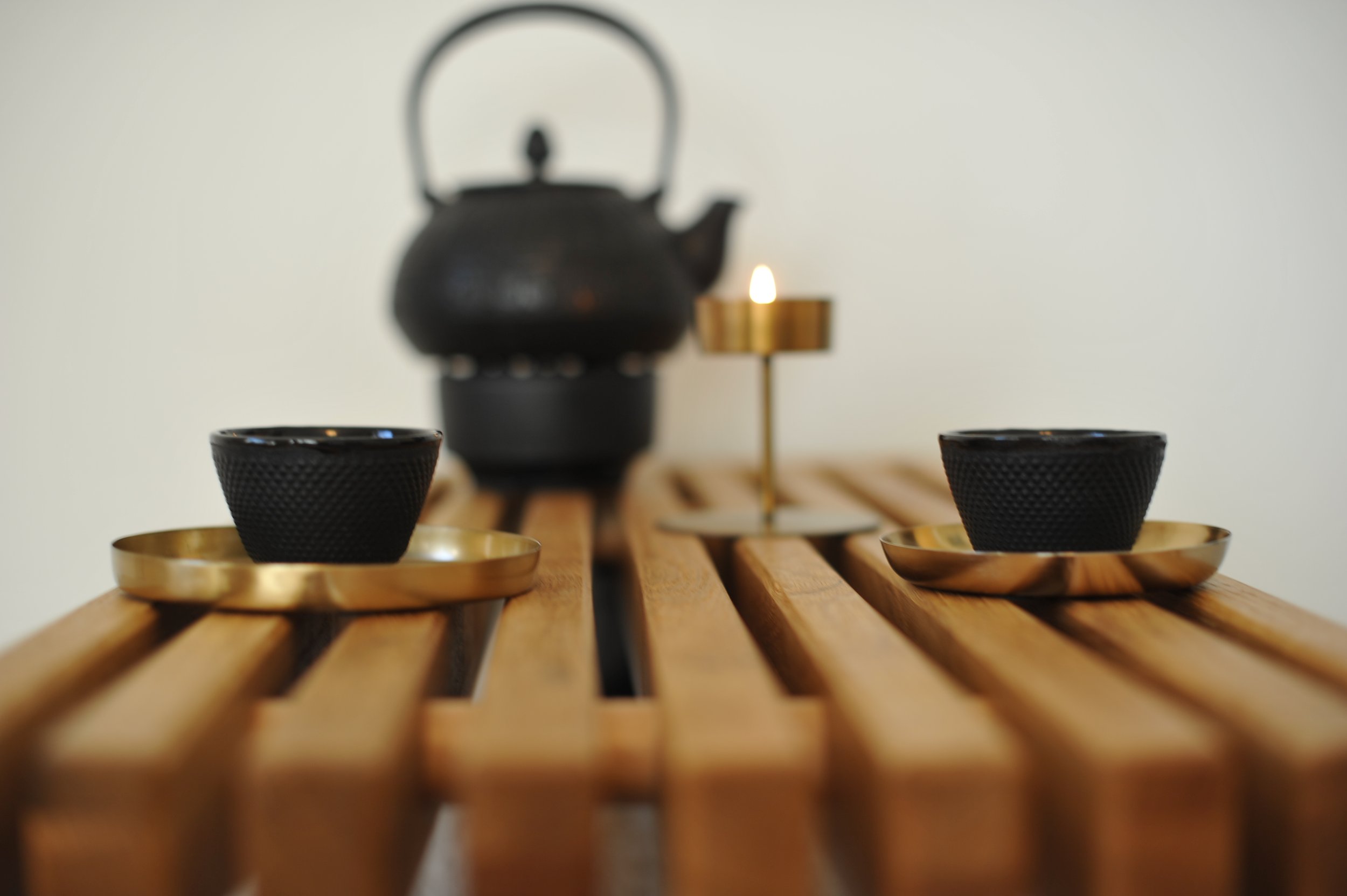 Eine Tasse Tee hilft den Alltag für einen Mittag hinter dir zu lassen damit wir uns konzentriert deinem Anliegen widmen können.