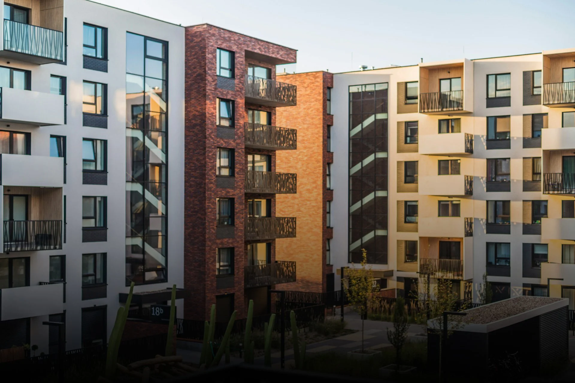 المباني السكنية الحديثة للشقق السكنية - تسليط الضوء على دعم الأسطول لإدارة الأصول المشتركة وصحة المبنى.