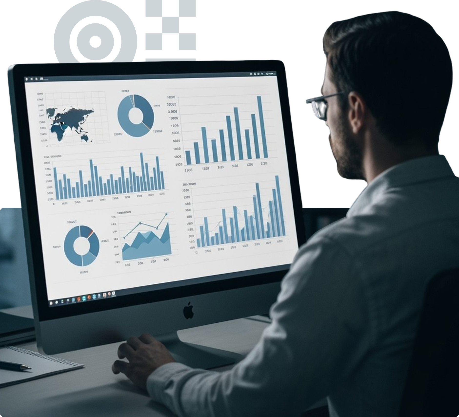 Homme analysant des tableaux de données et des graphiques sur un écran d'ordinateur iMac dans un bureau.