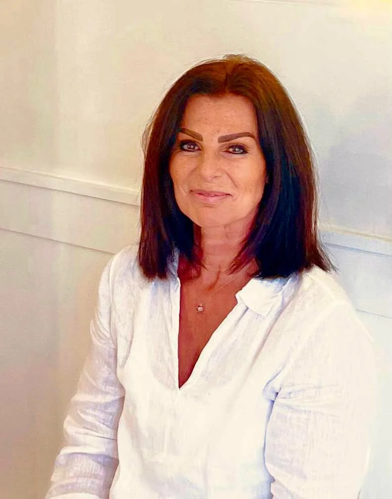 Sue Alexander @rijooviness & @faceandbodywisdomwellnessemporium