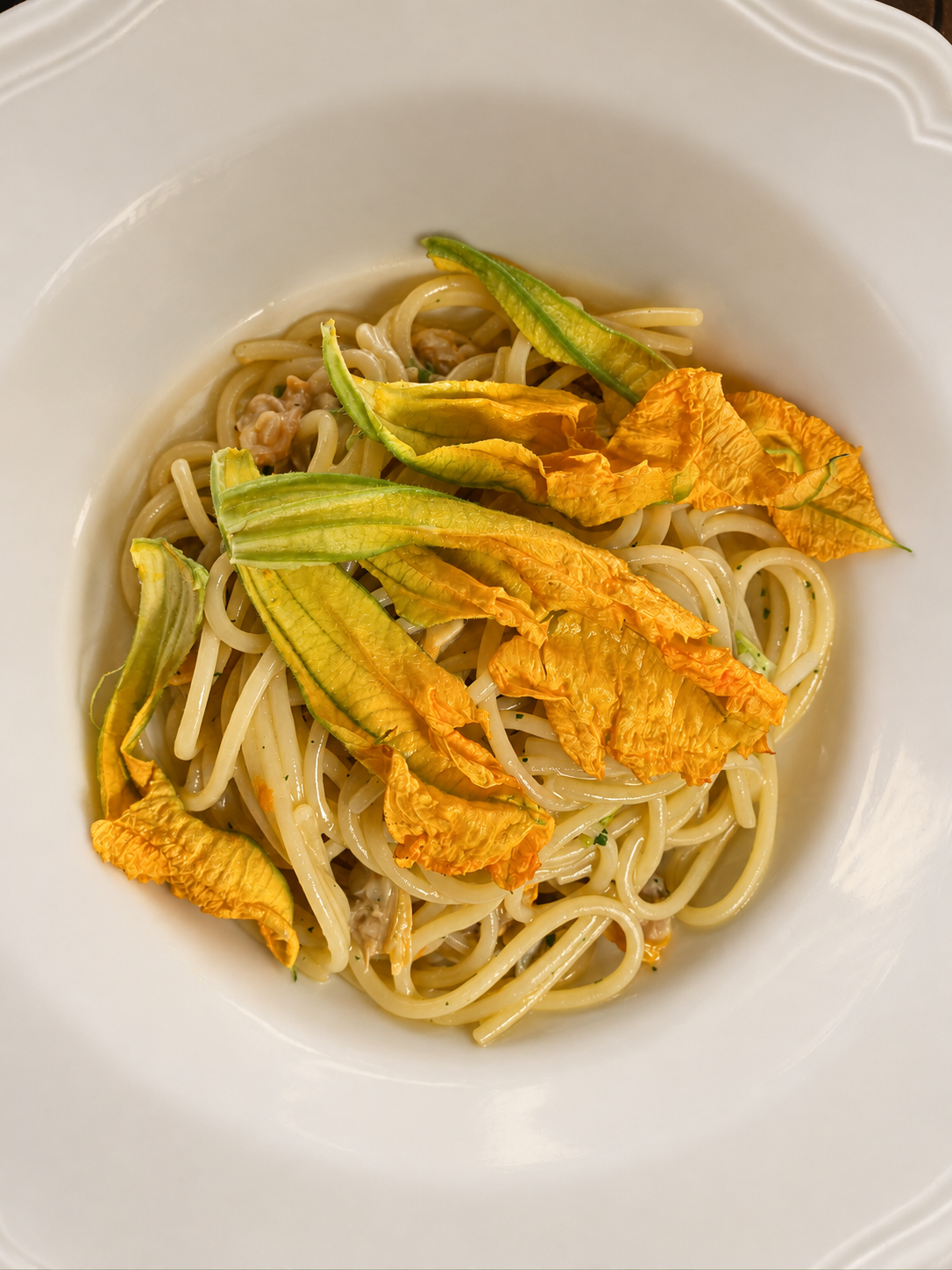 il-pellicano-spaghetti-clams-zucchini-flowers.jpg.PNG