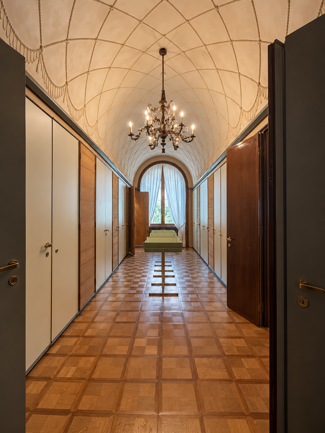 Villa-Necchi-corridor.PNG