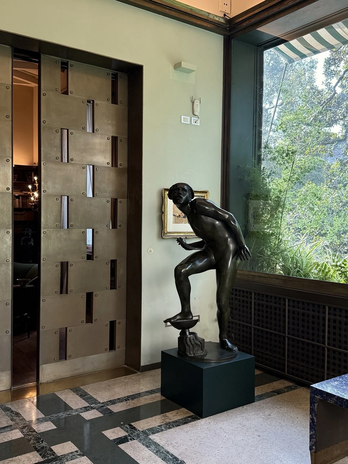 Villa-Necchi-veranda-with-statue.JPG