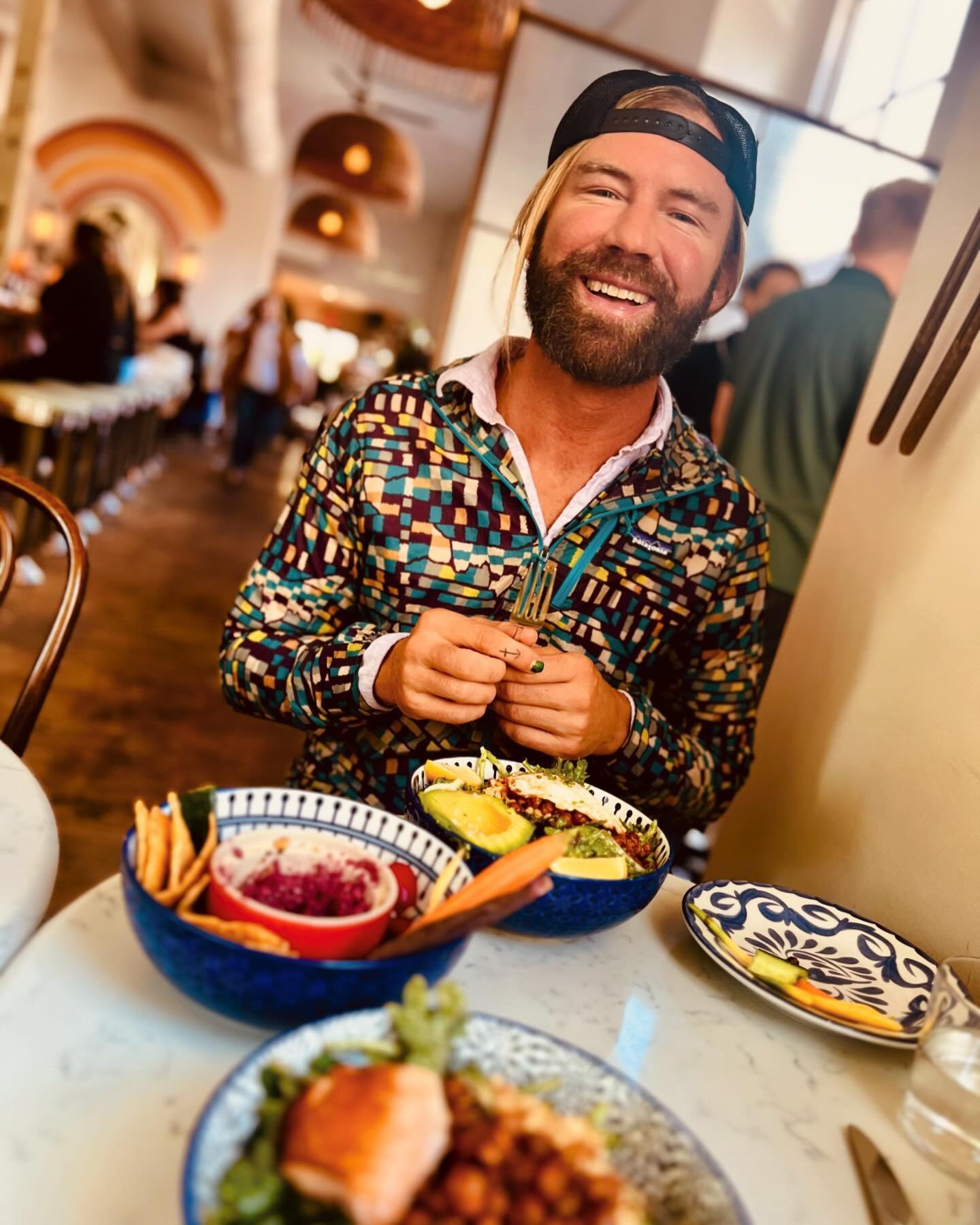 pov we're on a lunch date at @basic_kitchen and the food comes 🥰

📸: @cartywheels