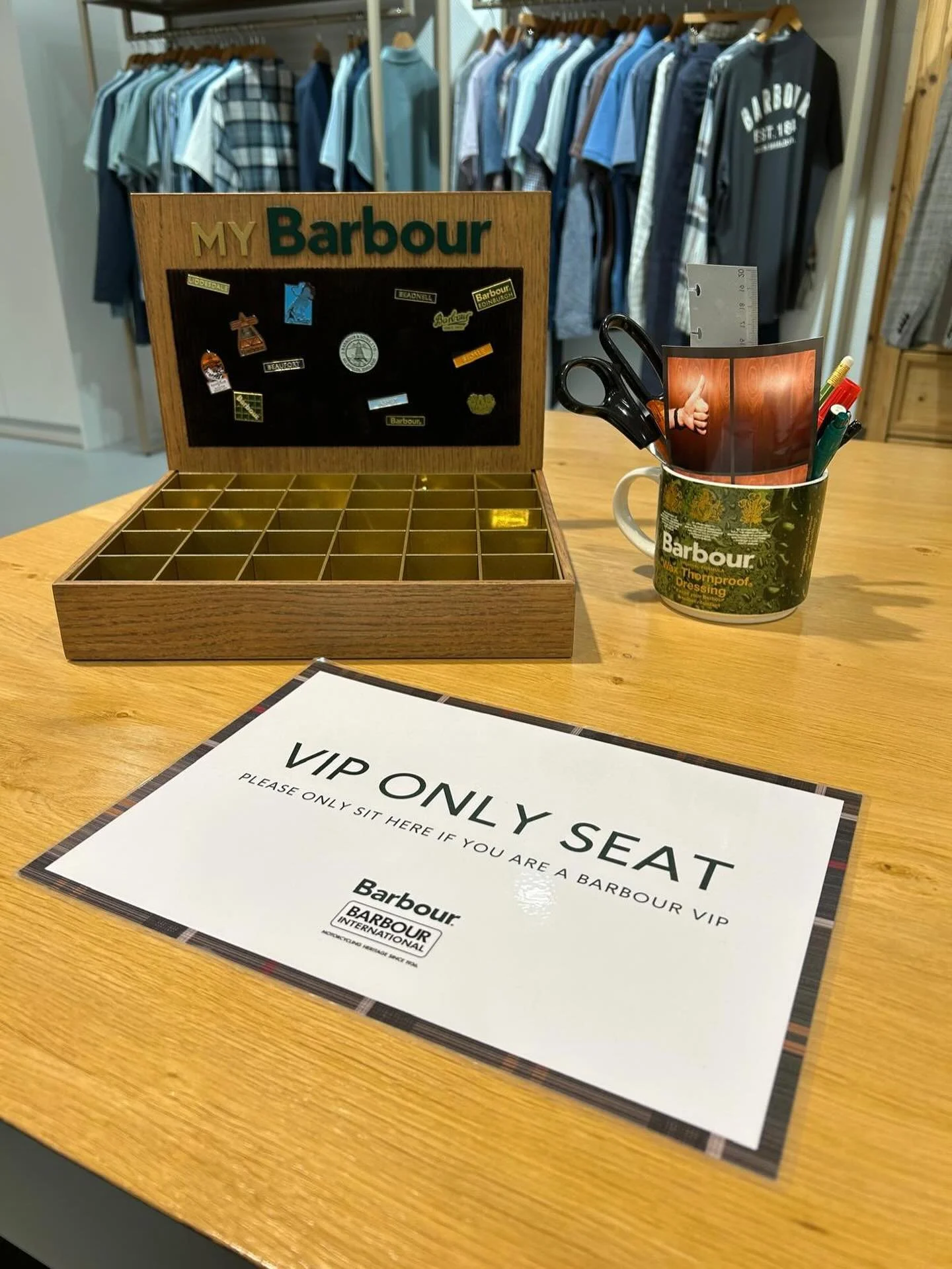 Time for choose the new collection from the house of @barbour #visconti #barbour #summer #collection