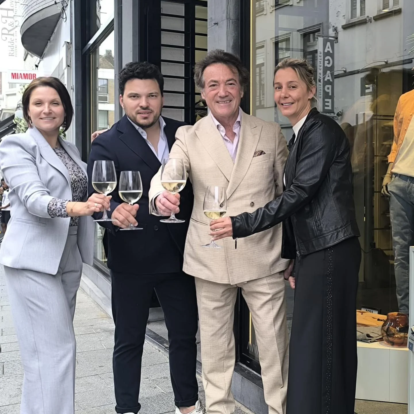 Team Visconti wenst jullie een fijne sinksen feesten! #visconti #boss #kortrijk #sinksen