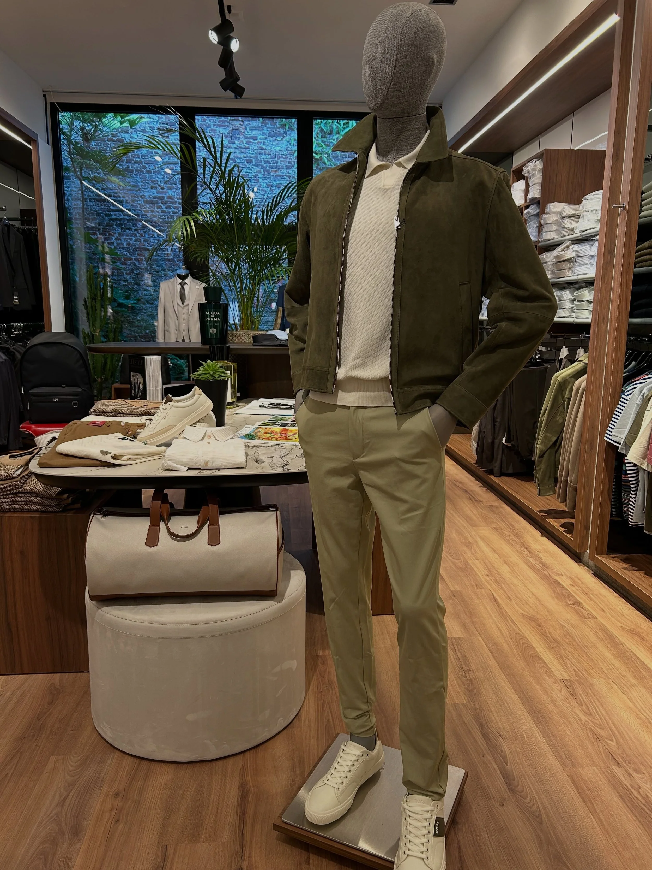 🪲 Explore fresh autumn hues 🍁 #newarrivals #mensfashion #boss #greencolor #kortrijk