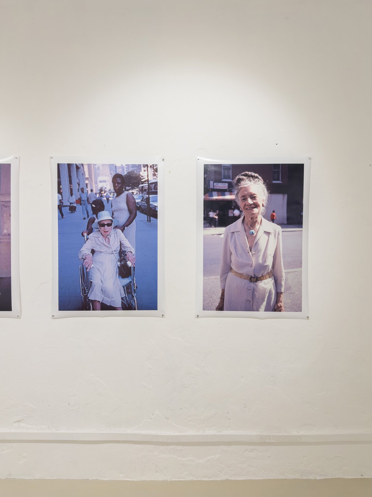 05_cuatro-miradas-portrait-installation-view.jpg
