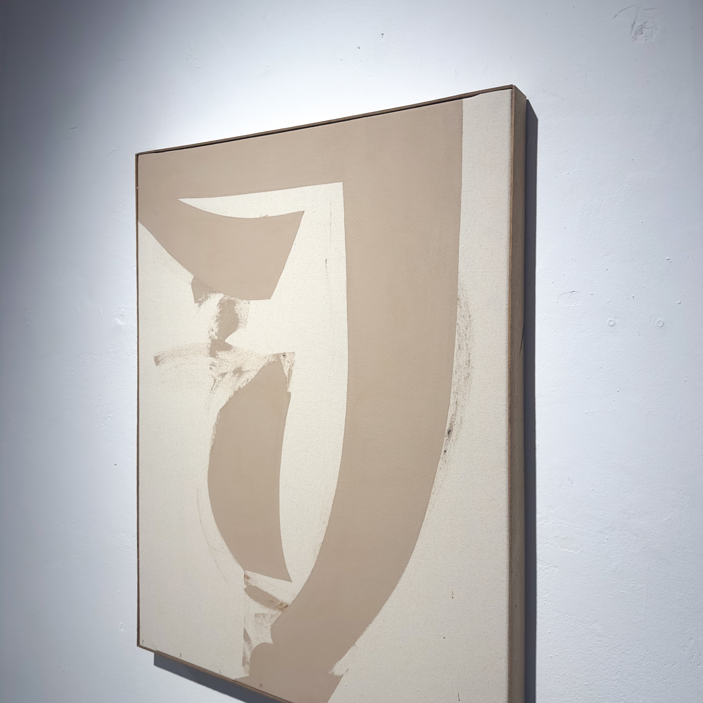 Upper section of 'Esencia_03' displays gentle gradients of light beige yellow, emphasizing the airy texture on cream linen.