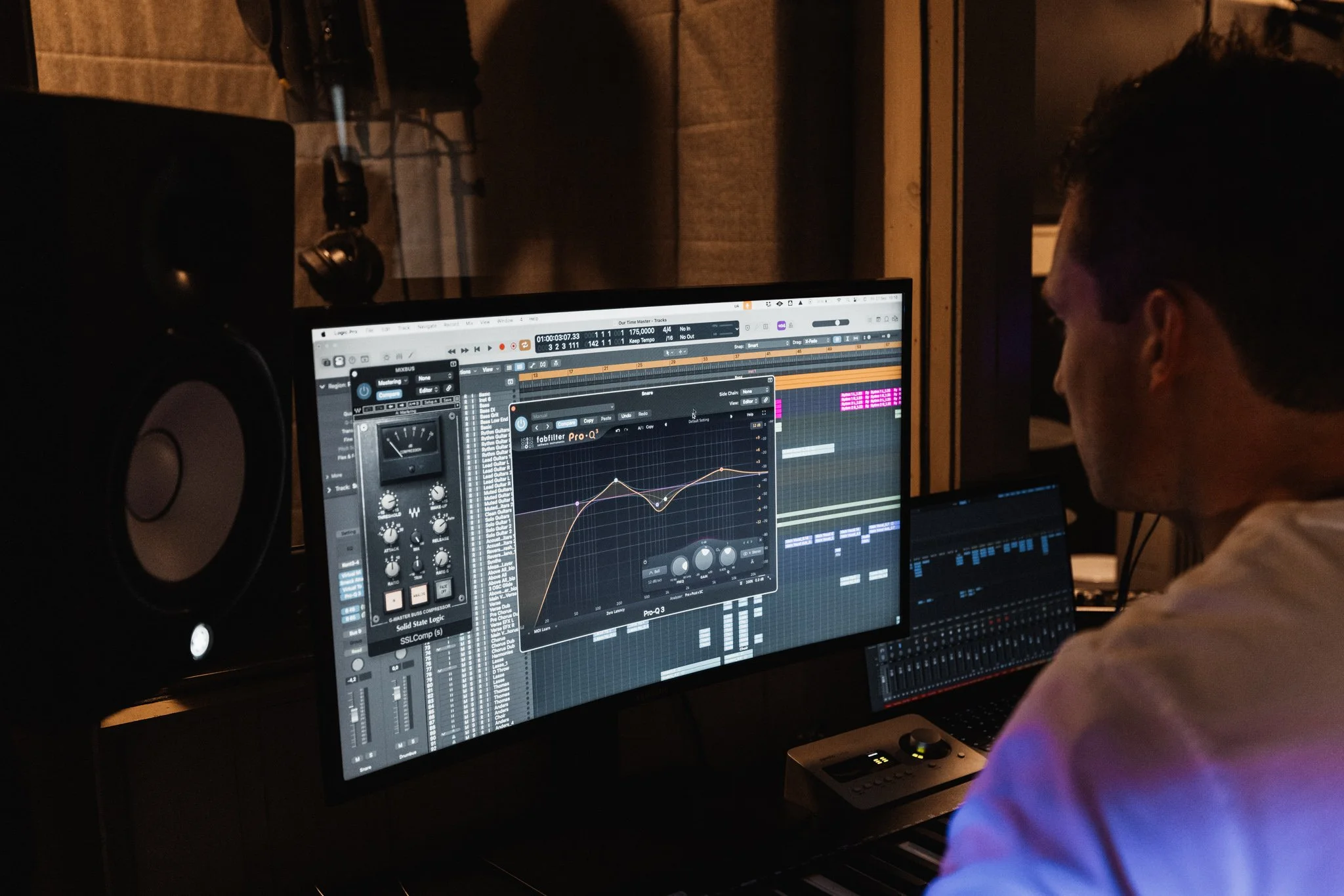 Mixing og miksing av musikk for artister og band hos Artifact Studio