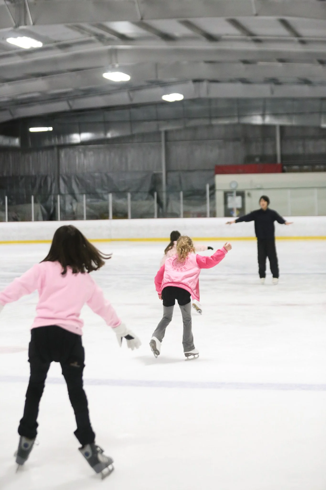 Skaters in an on ice skills lesson during figure skating camp in Austin at Skate VIDA