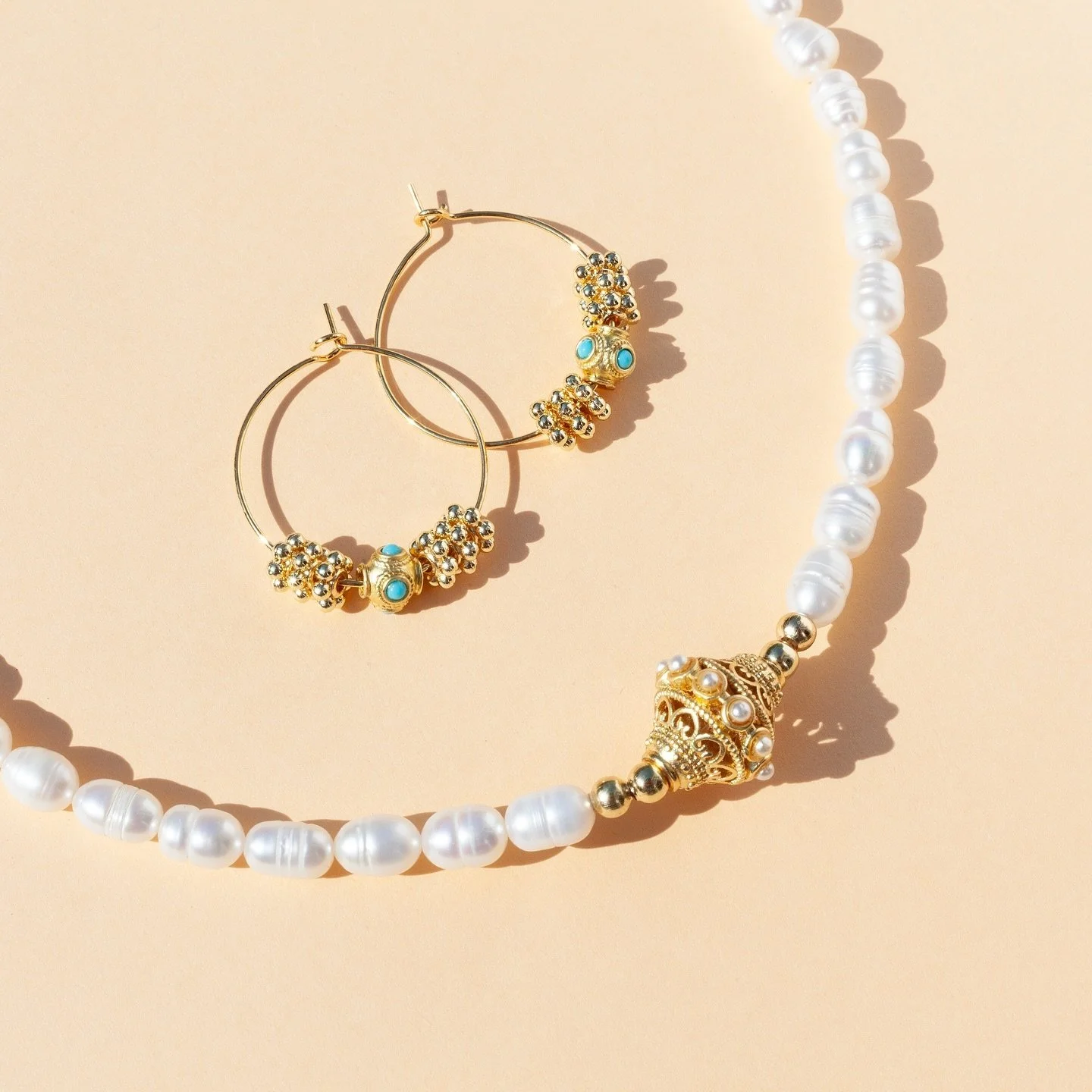 D&eacute;couvrez les boucles d&rsquo;oreilles Cruz et le collier Flor 🪽🐚 en pr&eacute;commande sur notre site : www.wearingjuhu.com 

JUHU✨ #wearingjuhu #handmadejewelry #madewithlove