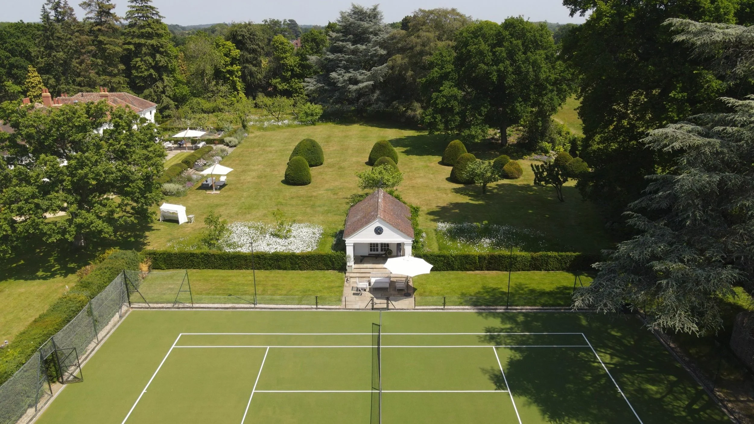 Tennis+court+and+gardens+from+air.jpg