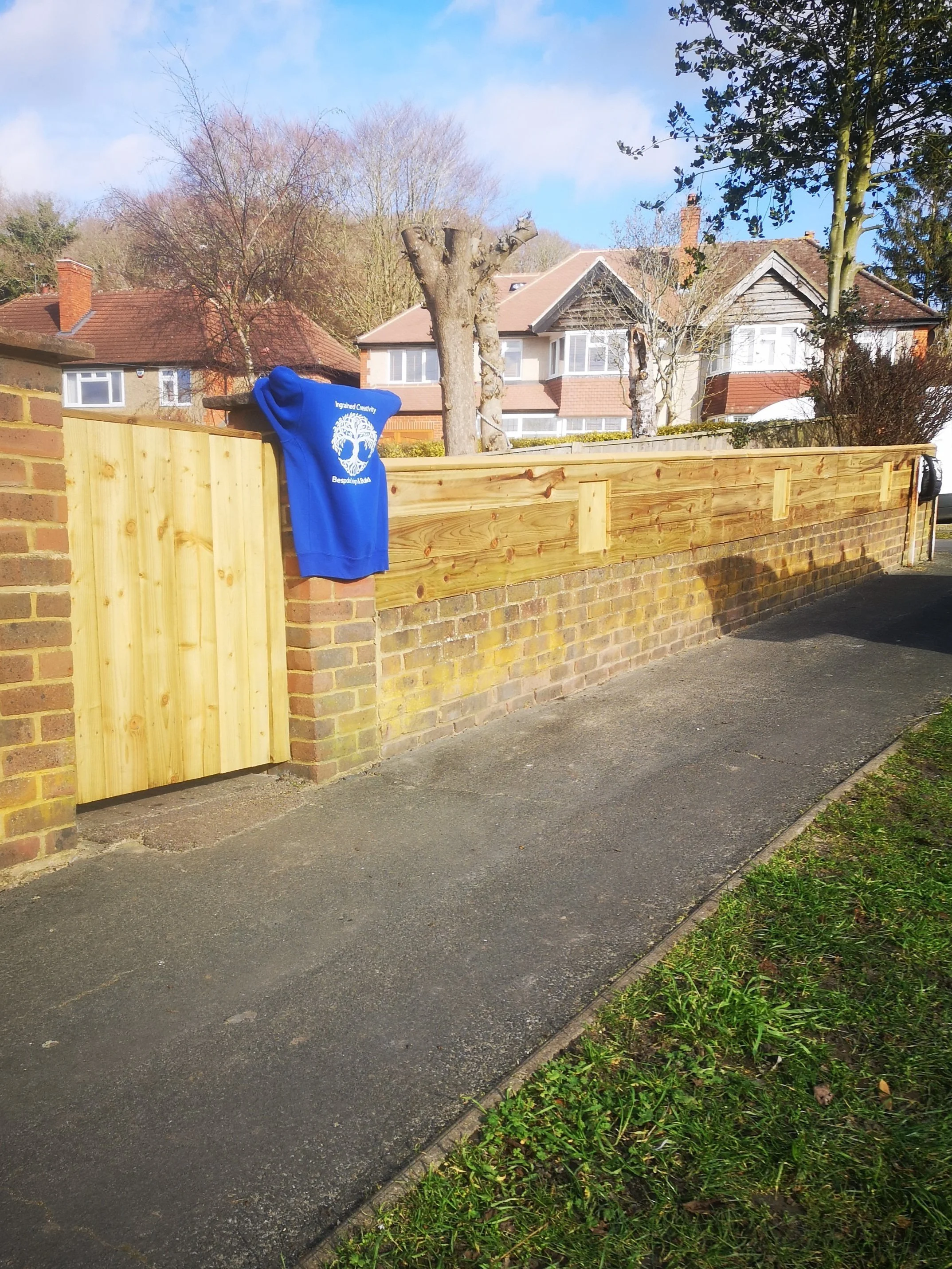 Peaceful Gardens Caterham and a bespoke artistic fence/gate combo for a customer in South Croydon / Selsdon.