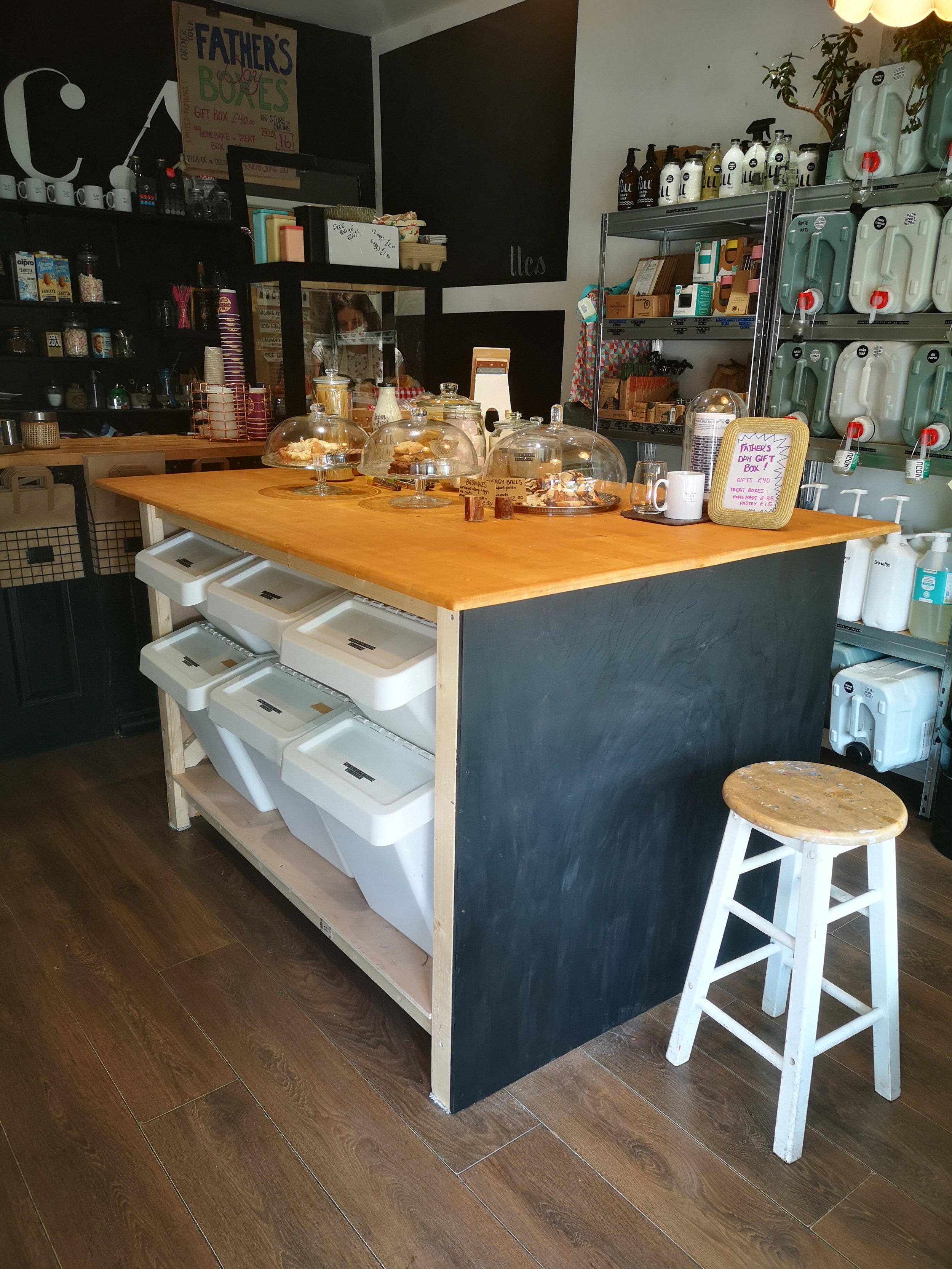 Peaceful Gardens Caterham and the little coffee shop in Purley Oaks / Sanderstead