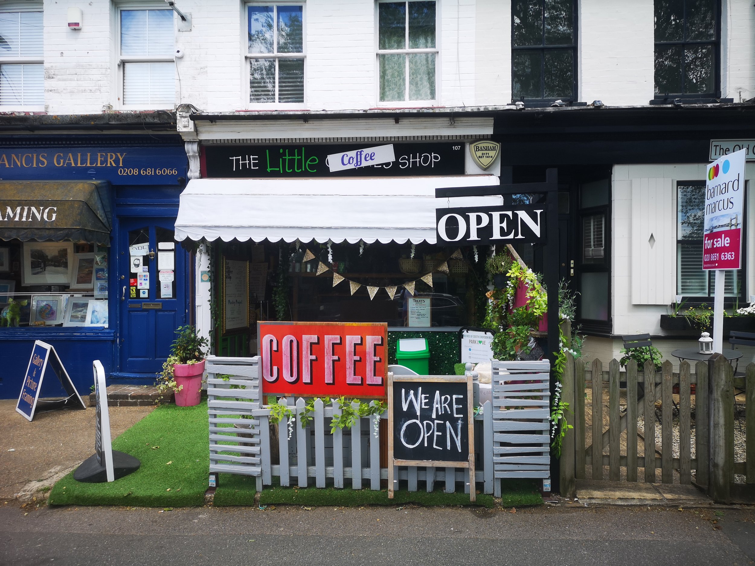Peaceful Gardens Caterham and the little coffee shop in Purley Oaks / Sanderstead