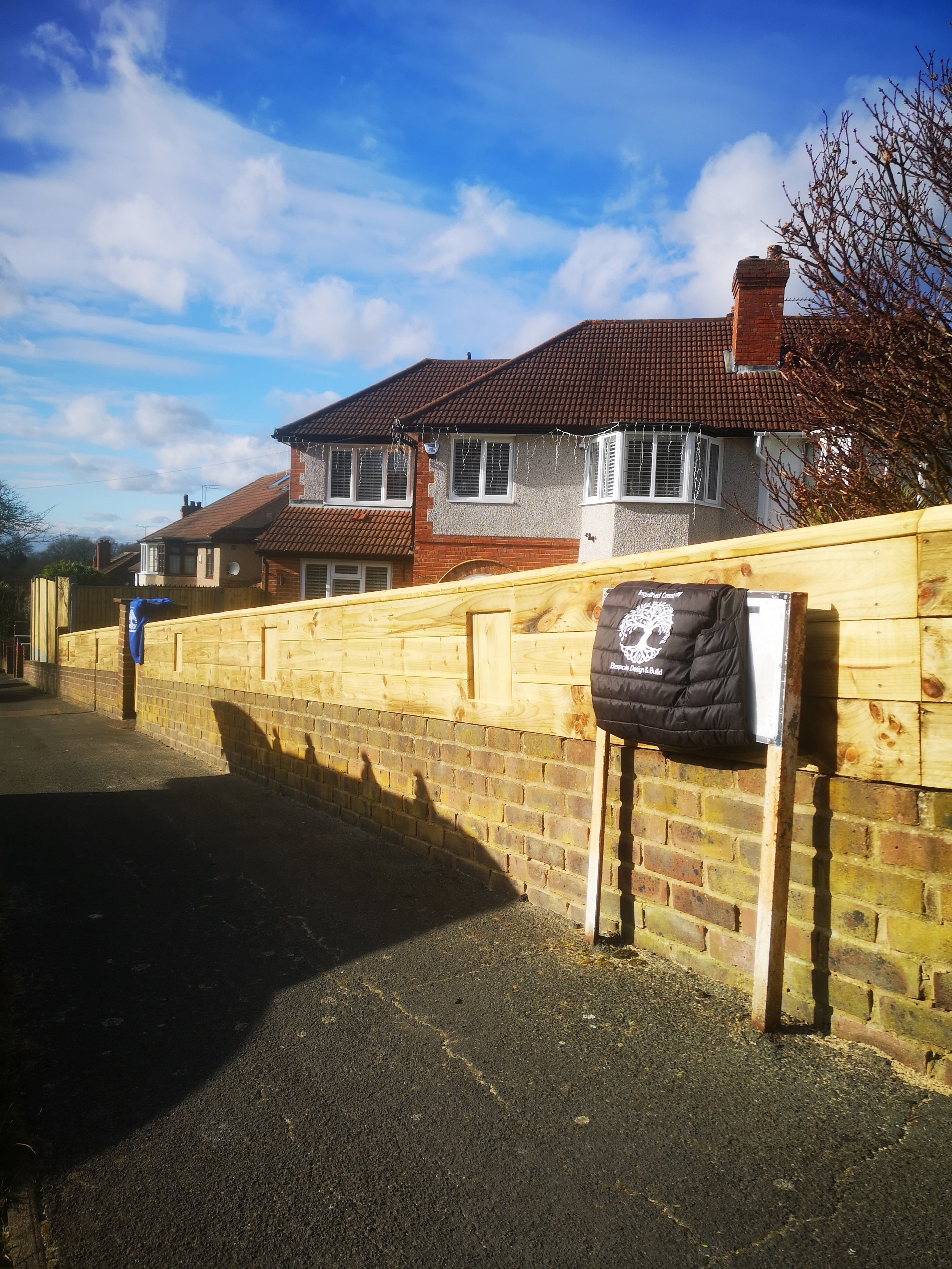 Artistic fencing
Peaceful Gardens Caterham and a bespoke artistic fence/gate combo for a customer in South Croydon / Selsdon.