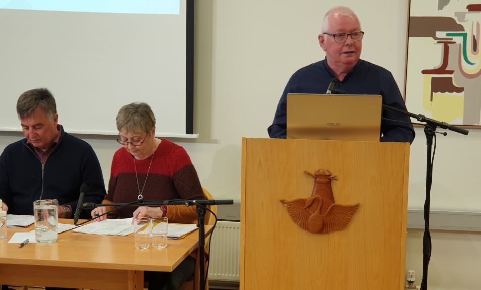 Ráðist verði í heildarendurskoðun í málefnum eldra fólks