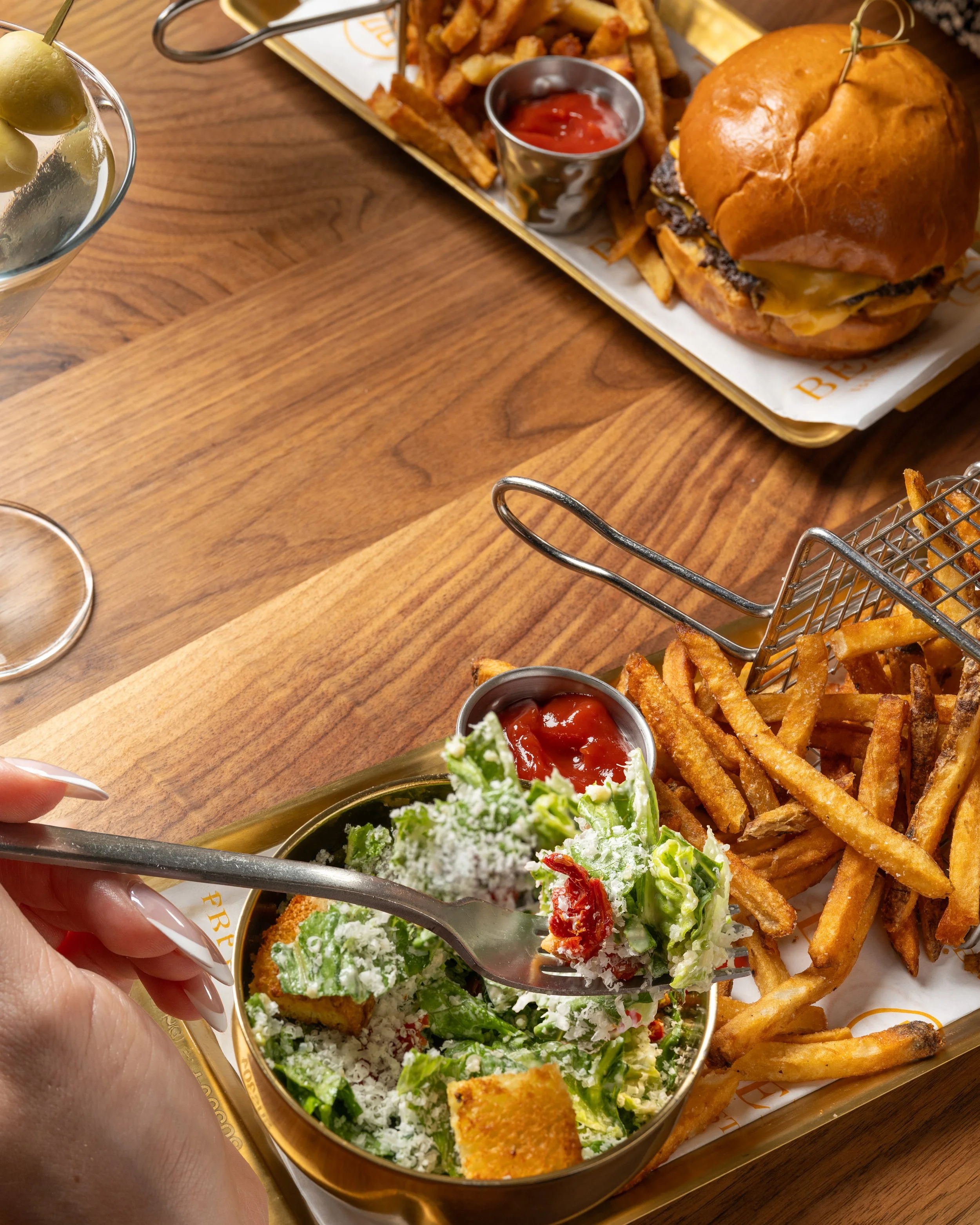 girl_dinner_and_adult_happy_meal-280.jpg