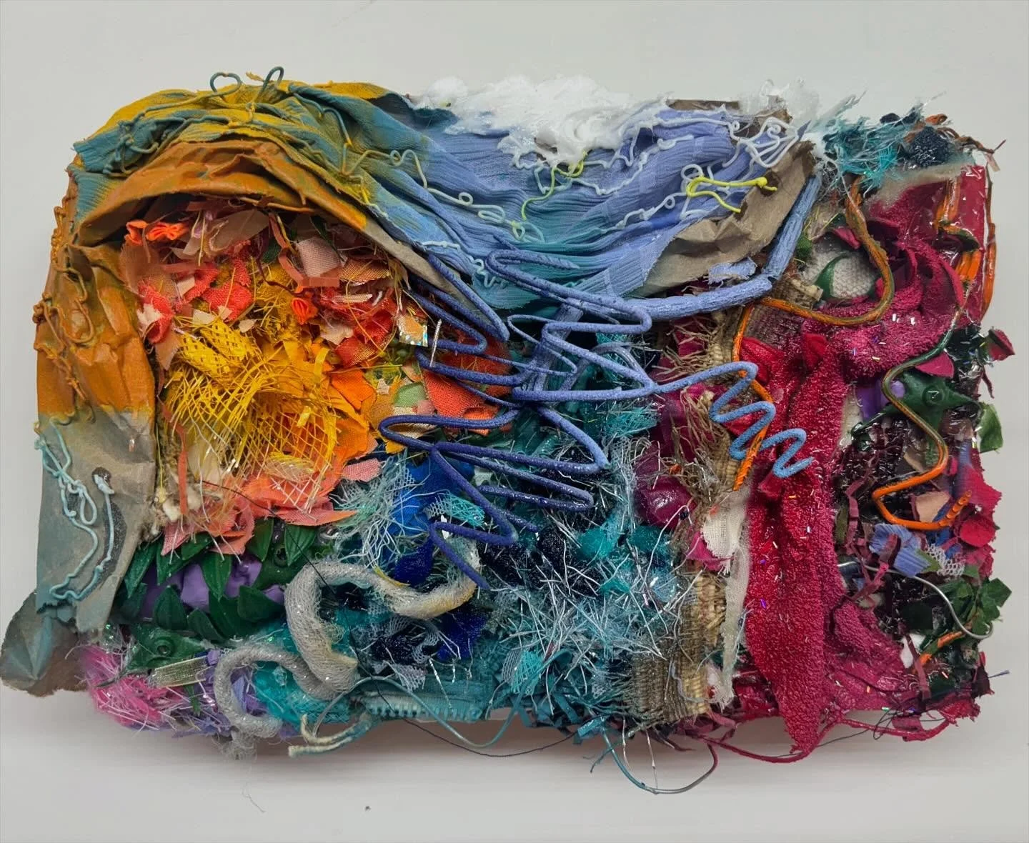 untitled (b)
sourced fabric, artificial flowers, 3D printing pen, resin, silicone, paper, and acrylic paint on wood panel 
5x8x3 in
2024
.
.
.
.
.
.
.
.
.
.
.
#textureart #craftartist #fabricsculpture #femaleartists