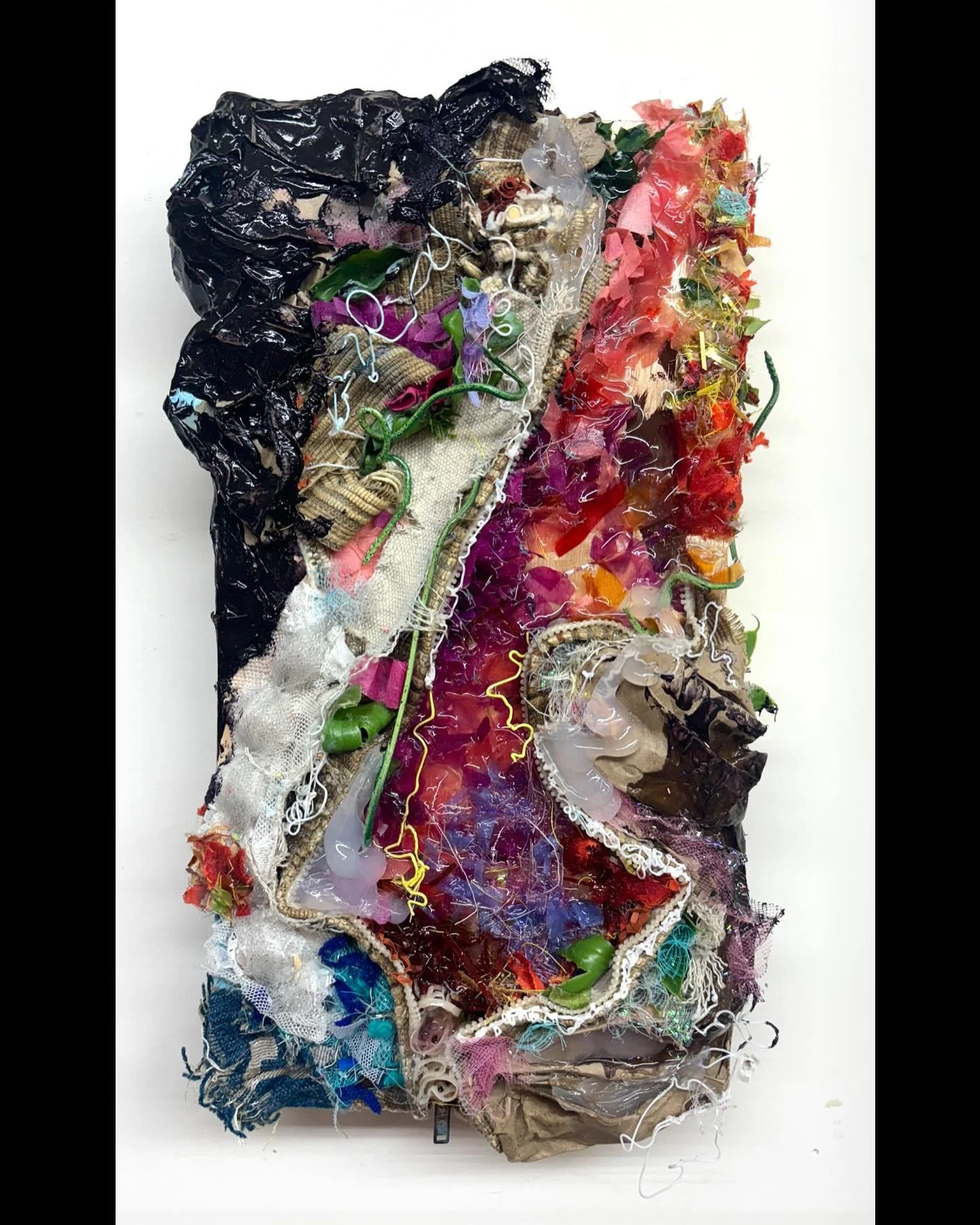 untitled (a)
sourced fabric, artificial flowers, 3D printing pen, resin, silicone, and acrylic paint on wood panel 
7x14x3 in
2024
.
.
.
.
.
.
.
.

#sculpturalpaintings #resinartwork #artistsoninstagram #womeninart