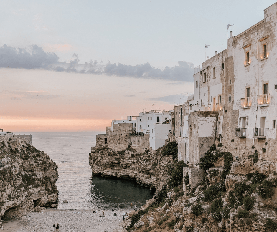 homes overlooking the ocean
