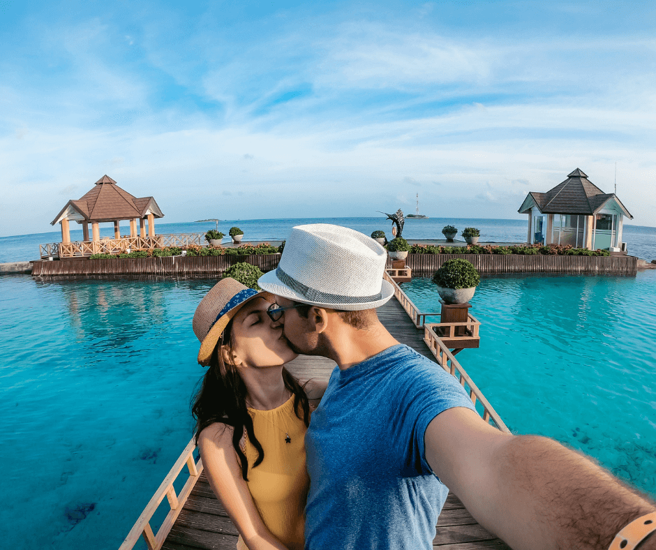 couple kissing on their honeymoon