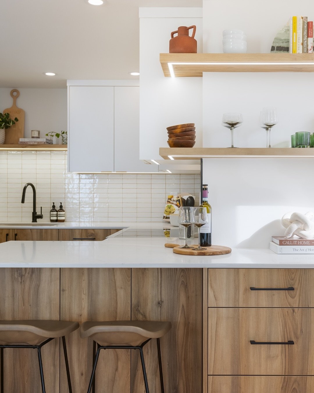 Swipe through to see this fabulous kitchen space renovation we completed in partnership with @condoworks alongside our interior design partners @designsby_ks ☺️

Our team was able to take this crammed Vancouver condo from a two bedroom unit into a sp