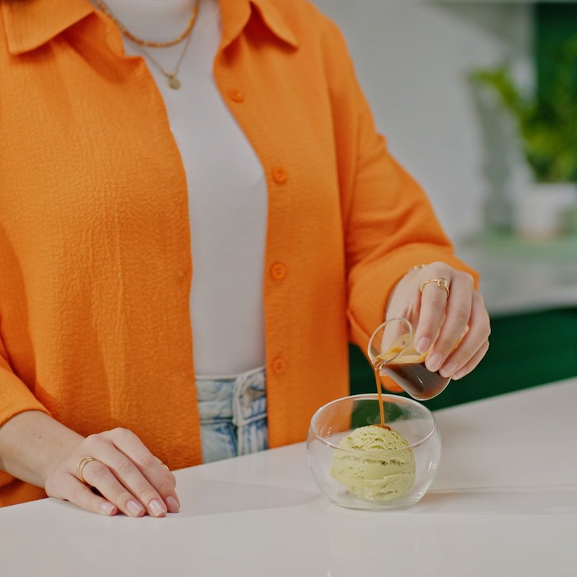 44542_SB_Website_StepBySteps_Pistachio Affogato_840x840_Step_3.jpg