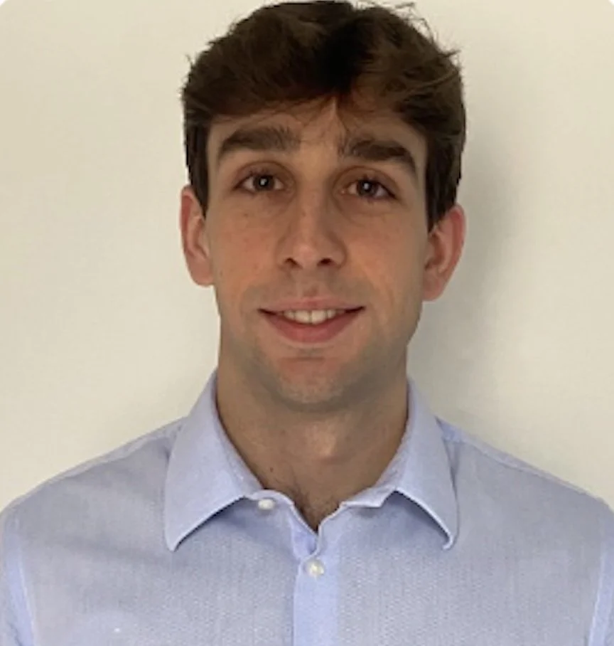 Il Dott. Matteo Madioni, farmacista preparatore della Farmacia Val d'Arbia di Monteroni d'Arbia.