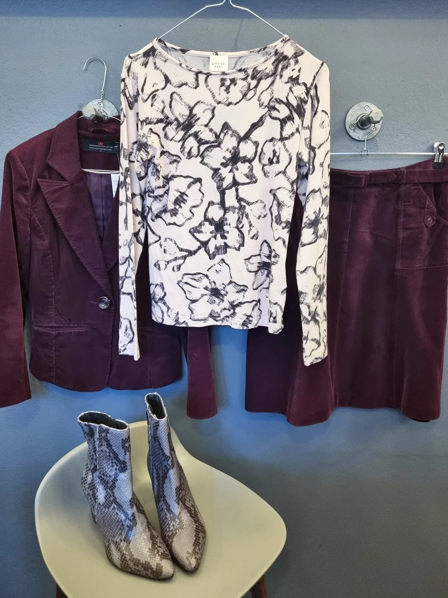 Designers Remix fl&oslash;jlss&aelig;t, str. S/M, 1000 kr., Bitte Kai Rand bluse, str. XS, 300 kr., Ciampi st&oslash;vletter i pyton, ubrugte, str. 39, til 1500 kr.