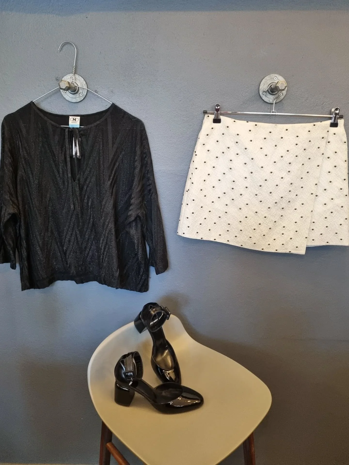 Missoni glimmerbluse, str. M, 800 kr., Stine Goya nederdel med lommer, str. M, 600 kr., Pierre Hardy sko, ubrugte, str. 37, til 1800 kr.