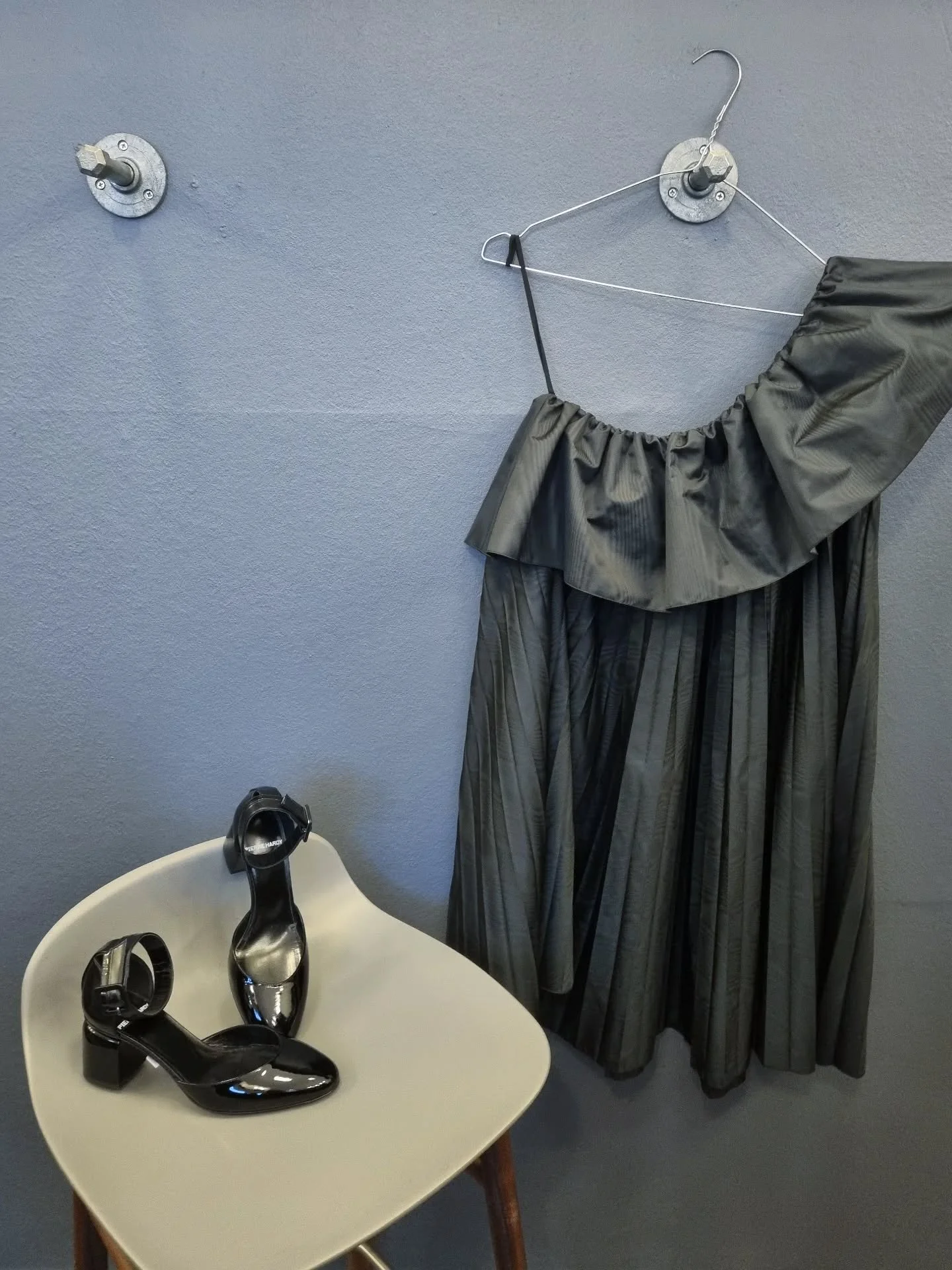 ⭐️ Udsalg -30% ⭐️ Red Valentino kjole, 34/36 (it. 40), f&oslash;r 2000 kr., nu 1400 kr., Pierre Hardy sko, ubrugte, str. 37, f&oslash;r 1800 kr., nu 1260 kr.