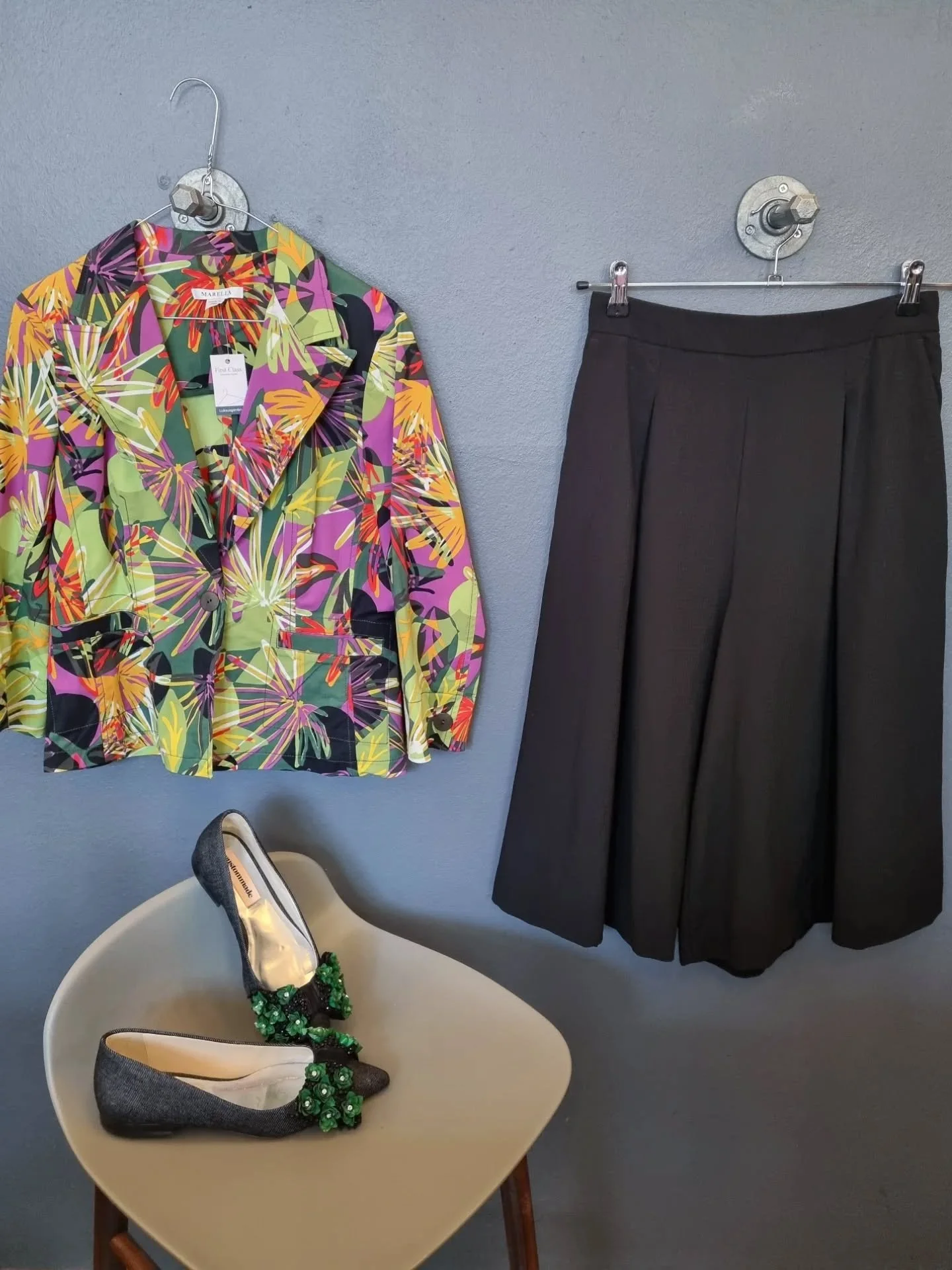 Marella bomuldsjakke, str. 38, til 800 kr., Paul Smith uldculottes, str. 36 (it. 42), til 600 kr., Custommade ballerinaer, str. 36, til 1000 kr.