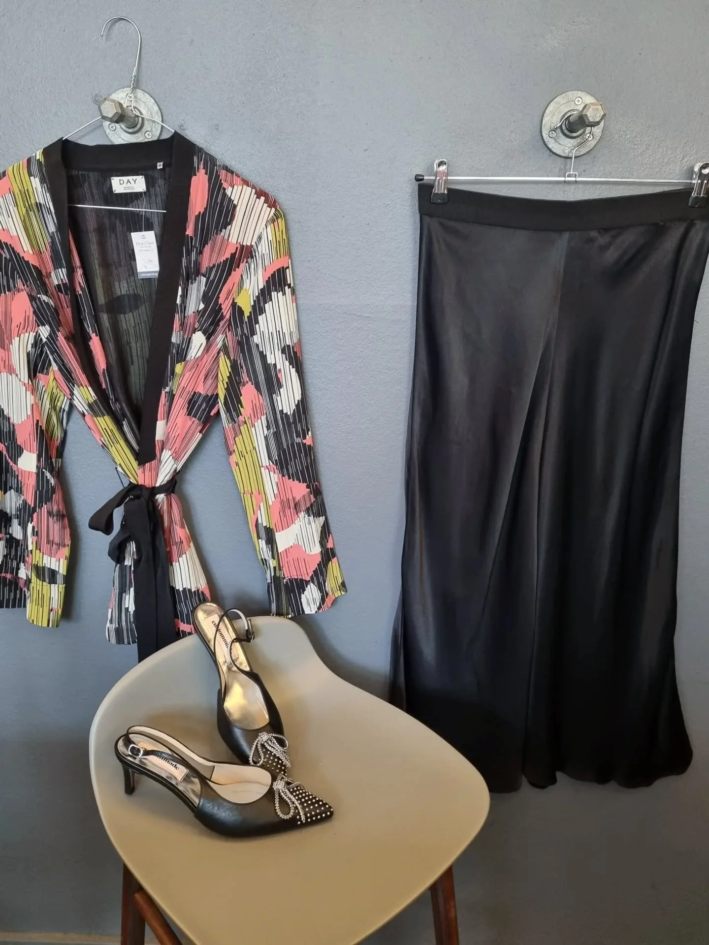 Day jakke, str. 38, til 550 kr., Malene Birger nederdel, str. 38, til 650 kr., Custommade sko, str. 39, til 1200 kr.