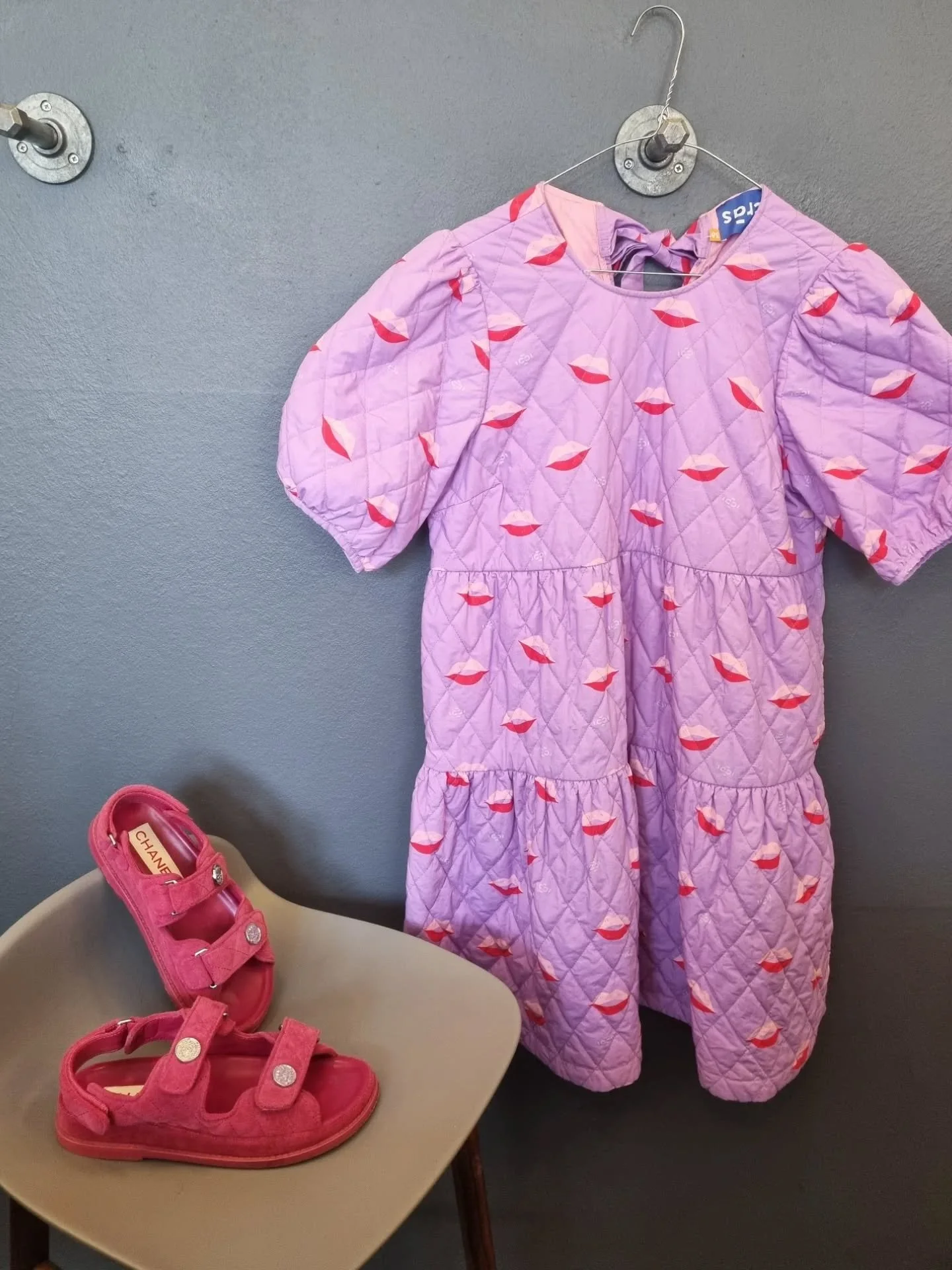 Cras kjole, str. 38, til 600 kr., Chanel Dad Sandals, str. 38C, til 6800 kr.