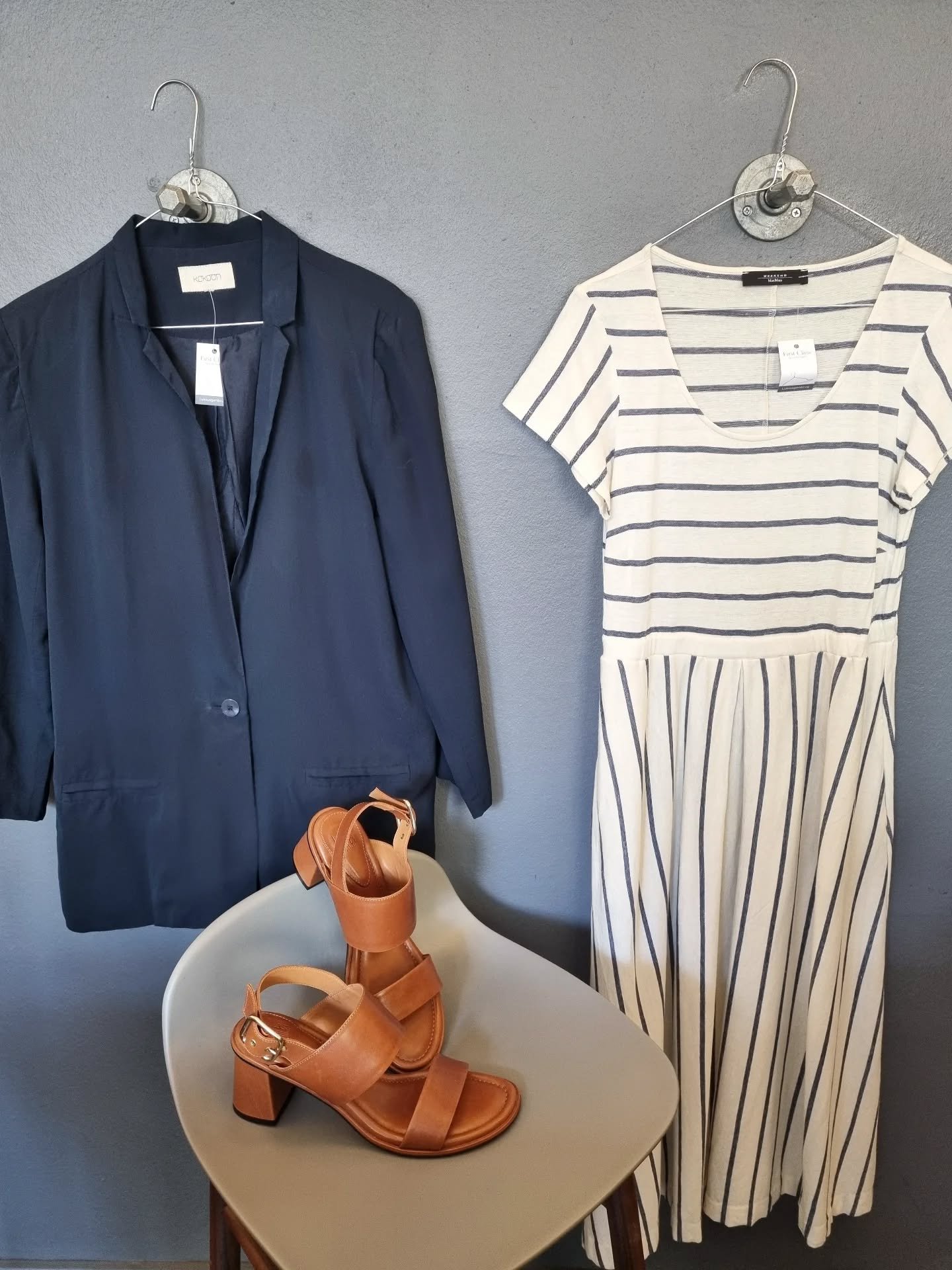 Kokoon blazer, 100% silke, str. S/M, 1000 kr., Weekend MaxMara kjole, str. S/M, 700 kr., Billi Bi sandaler, ubrugte, str. 41, til 550 kr.
