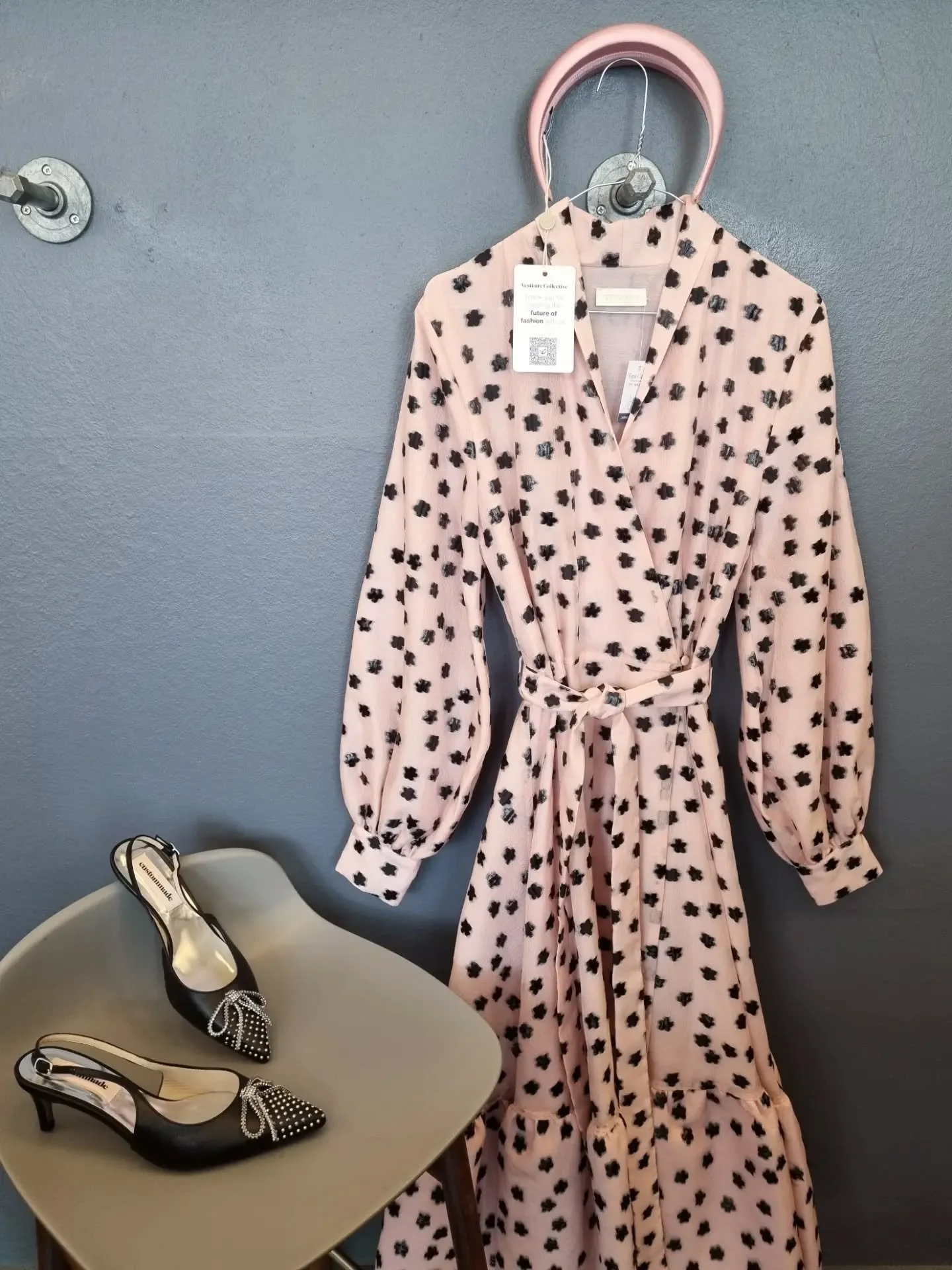 Stine Goya kjole, str. L (passer ogs&aring; M), 1200 kr., Prada h&aring;rb&oslash;jle til 1400 kr., Custommade sko, som nye, str. 39, til 1200 kr.