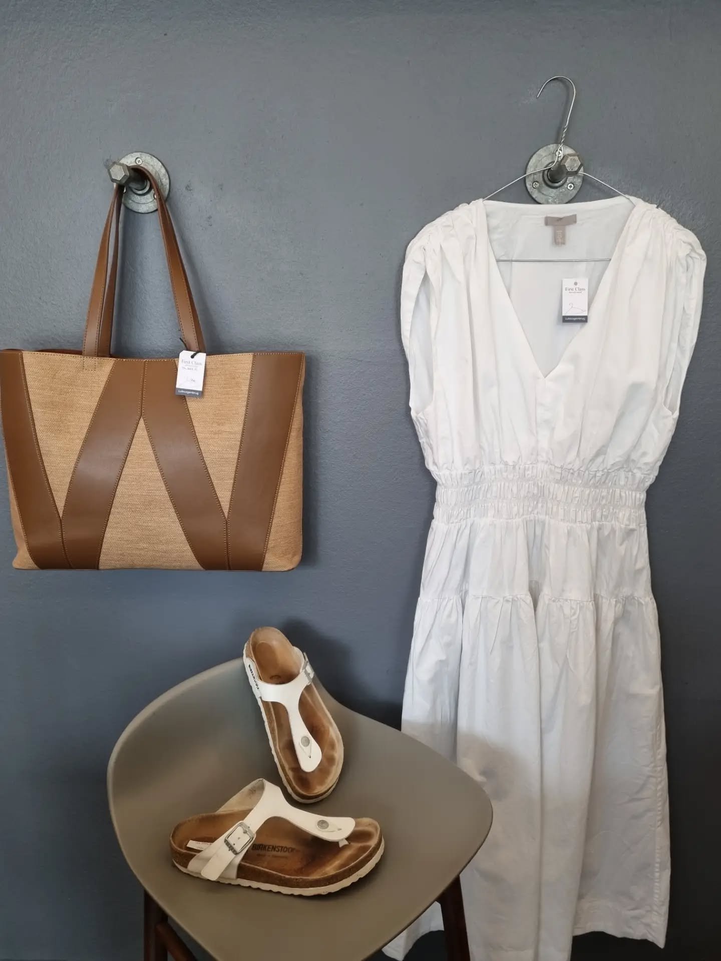 H&amp;M kjole, 100% bomuld, str. M, 150 kr., Weekend MaxMara taske, som ny, 1800 kr., Birkenstock sandaler, str. 37, til 350 kr.