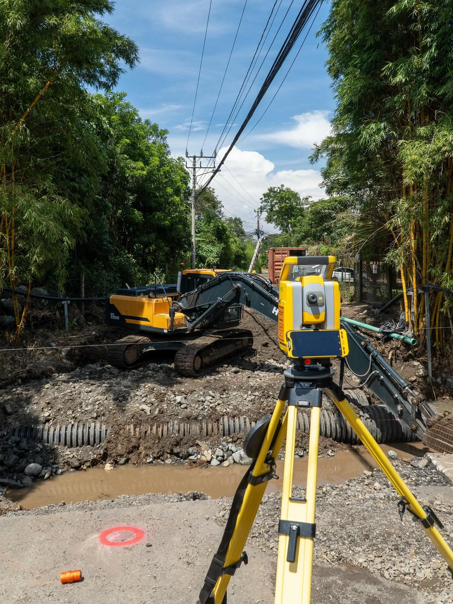 Marcando puentes en Escaz&uacute;. Nuestro equipo realiz&oacute; el marcaje de 4 estructuras en el cant&oacute;n de Escaz&uacute; para habilitaci&oacute;n de puentes y alcantarillas. 
.
.
.
#FermatCR #ingenieria #ingenieríatopográfica #ingenieriaci