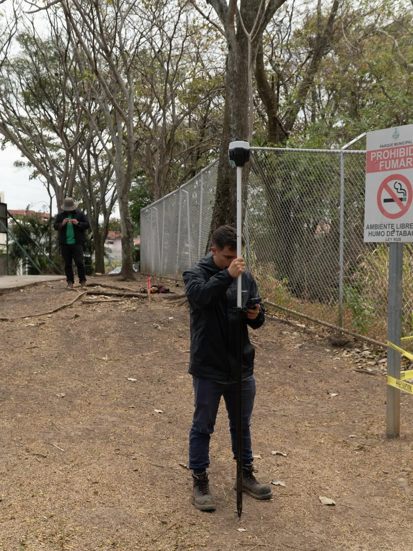 Marcaje de dise&ntilde;os de muros en la zona de Escaz&uacute;. 
.
.
.
#FermatCR #ingenieria #ingenieríatopográfica #ingenieriacivil  #topografia topografo surveylife landsurvey landsurveying survey construccion trabajo costarica puravida trimble t