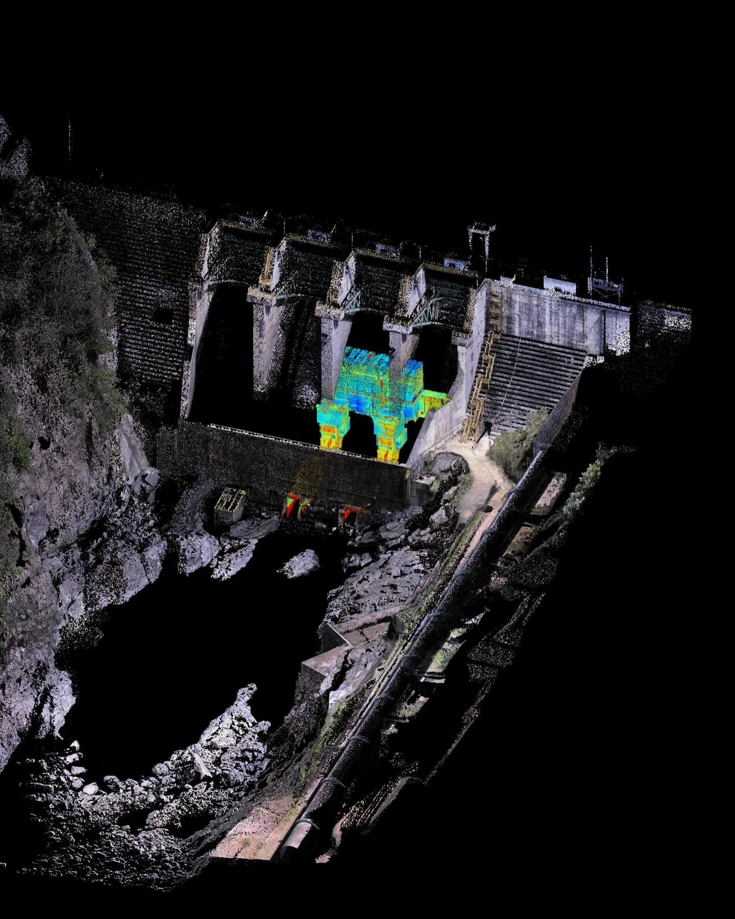 Resultados de nuestro escaneo para modelado de infraestructura para un proyecto hidroel&eacute;ctrico. Levantamiento de compuertas de descarga de fondo para mantenimiento. Equipo utilizado Trimble SX10. 
.
.
.
#FermatCR #ingenieria #ingenieríatopogr