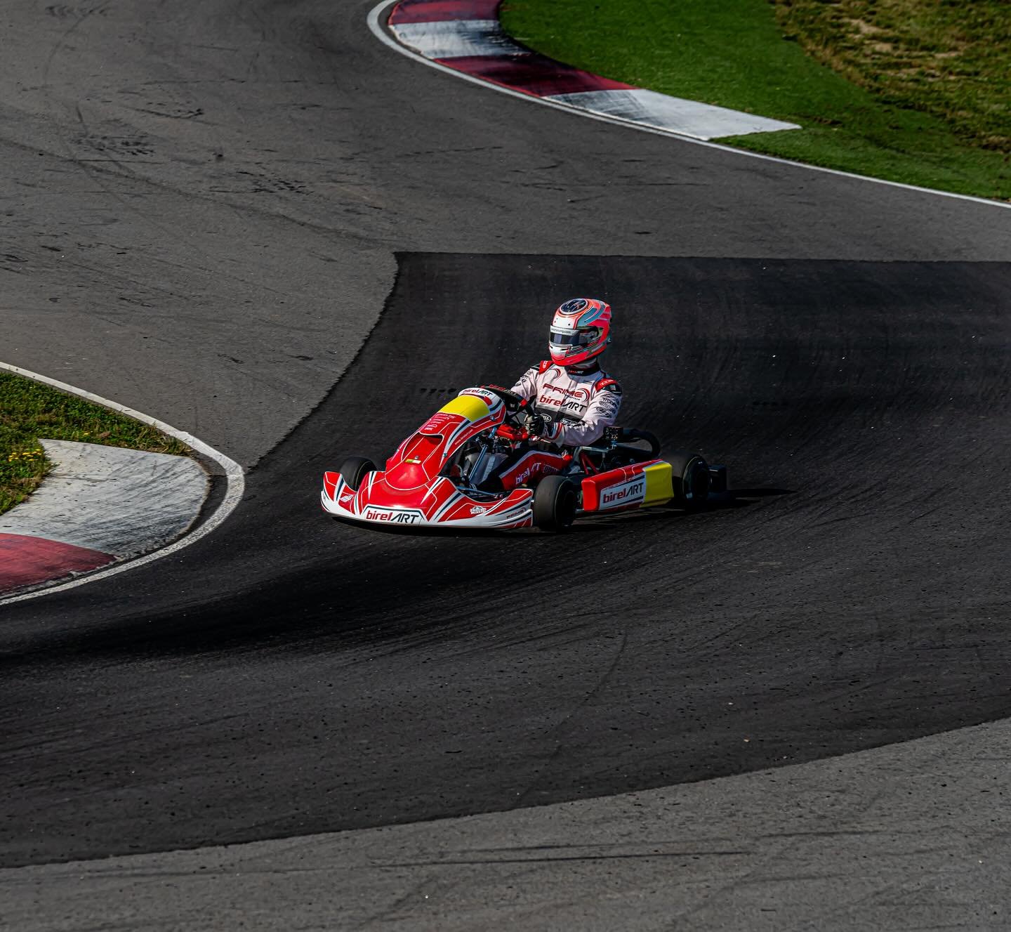 Snowy days like these making me think of green grass 🌱&hellip; the desert sounds pretty good too 🌵 #rmc #az
&bull;
&bull;
&bull;
#primepowerteam #birelart #redarmy #rotax #underthelights #⏱️ #chooton #pinkpanther #vibrant #racing #karting #drive #f