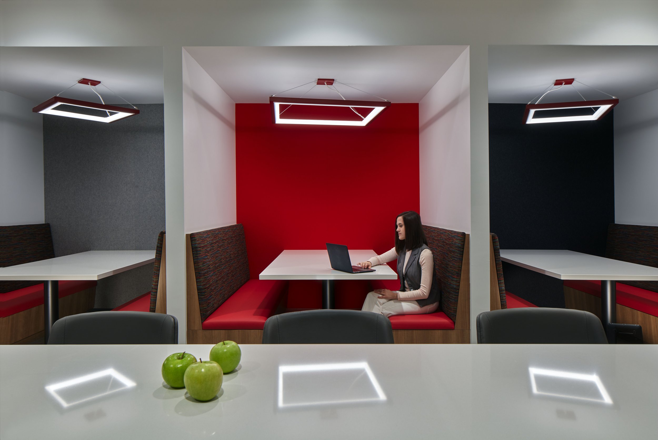 GSMA_Collaboration_Break_Social Hub_Dining 2.jpg