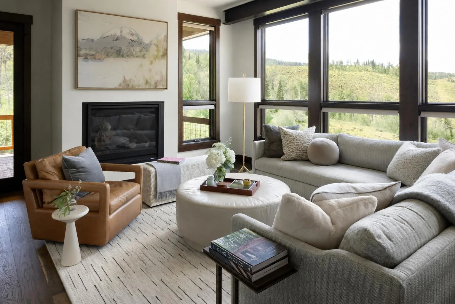 Spring moments in the mountains!⛰️🌷

Photography by: @berlygavin 

#interiordesign #spring #mountains #colorado #mountainhome